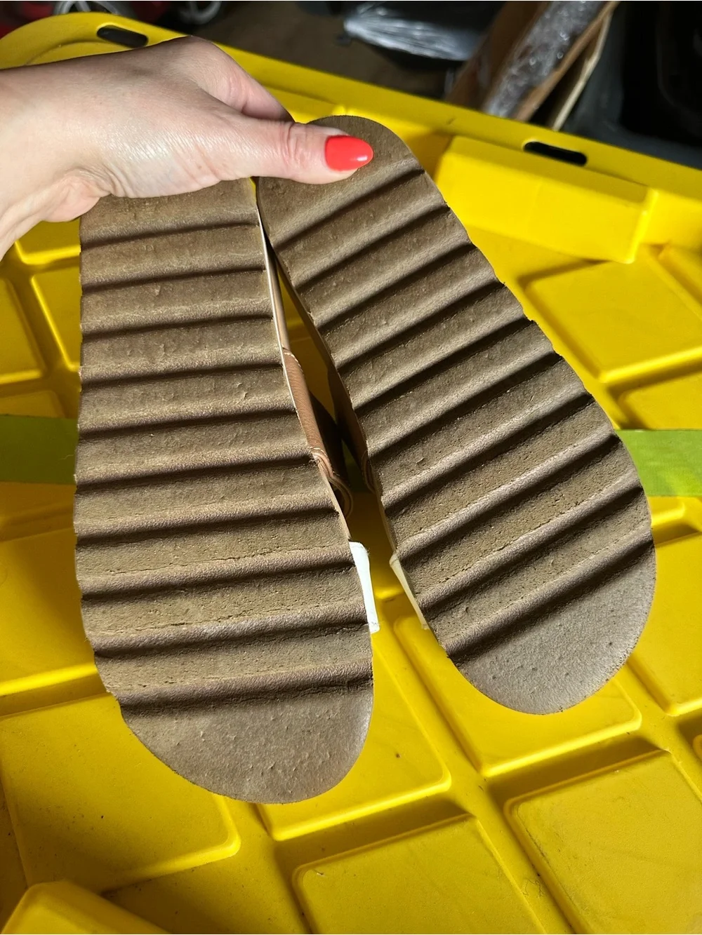 REEF Two-Tone Slide Sandals in Tan and White EUC - size 7